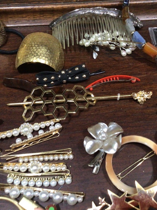 Tray of fashion hair Accessories. Some are Vintage all in great shape. main image 10